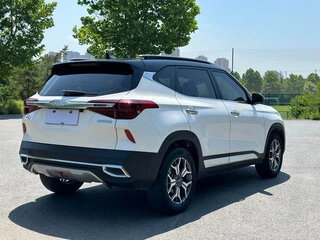 2021 Kia KX3, белый, 1850000 рублей, вид 3