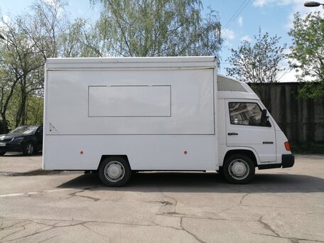 1993 Mercedes-Benz MB 100, белый, 379000 рублей, вид 3
