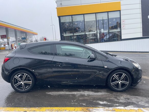 2013 Opel Astra GTC J Рестайлинг, чёрный, 899900 рублей - вид 2