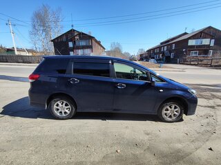 2010 Toyota Wish II, синий, 1480000 рублей, вид 3