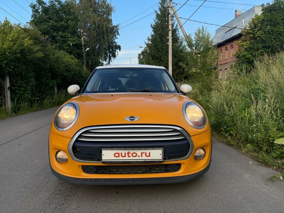 2014 Mini Hatch Cooper III (F55/F56), жёлтый, 1850000 рублей - вид 1