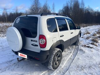 2016 Chevrolet Niva I Рестайлинг, белый, 690000 рублей, вид 3