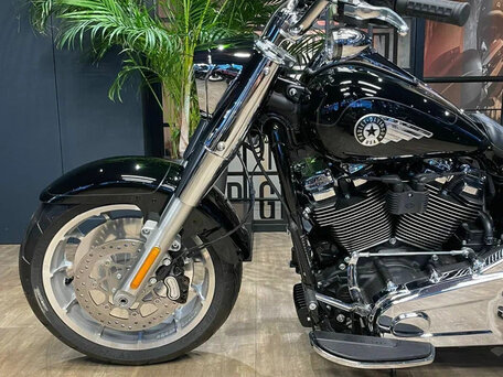 2025 Harley-Davidson Fat Boy, чёрный, 3850000 рублей, вид 2