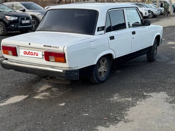 2006 Lada (ВАЗ) 2105, зелёный, 110000 рублей - вид 4