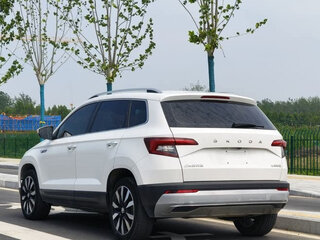 2023 Skoda Karoq DSG7 I, белый, 1540500 рублей, вид 4