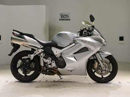 2007 Honda VFR 800, серебристый, 458777 рублей, вид 1