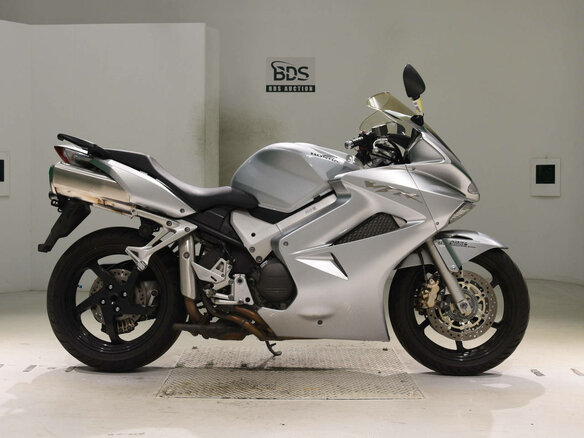 2007 Honda VFR 800, серебристый, 458777 рублей