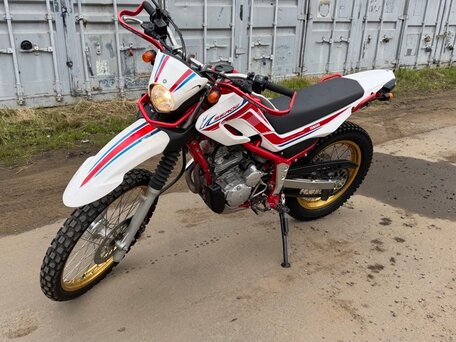 2020 Yamaha XT250 Serow, красный, 589000 рублей, вид 1
