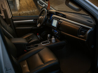 2017 Toyota Hilux VIII, белый, 3800000 рублей, вид 3