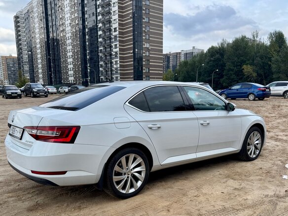 2019 Skoda Superb III, белый, 2050000 рублей - вид 5