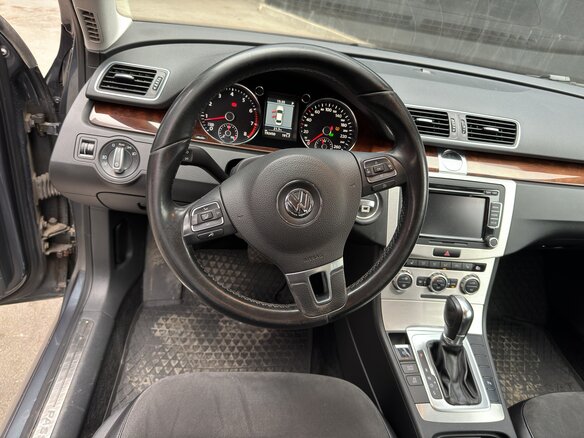 2012 Volkswagen Passat B7, серый, 1120000 рублей - вид 5