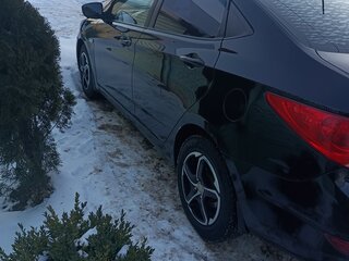 2013 Hyundai Solaris I, чёрный, 670000 рублей, вид 4