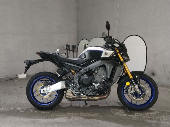 2024 Yamaha MT-09 (FZ-09), серебристый, 930000 рублей - вид 2