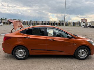 2015 Hyundai Solaris I Рестайлинг, оранжевый, 850000 рублей, вид 3