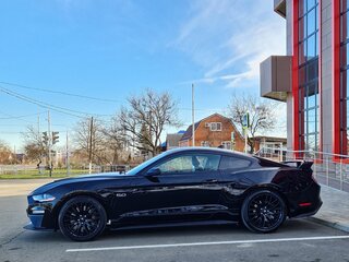 2021 Ford Mustang VI Рестайлинг, чёрный, 6190000 рублей, вид 2