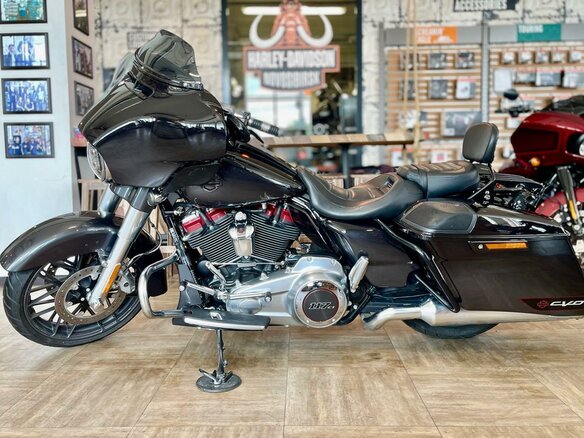 2019 Harley-Davidson CVO Street Glide, серый, 3050000 рублей - вид 2