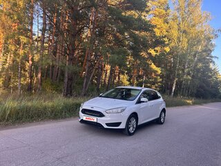 2015 Ford Focus III Рестайлинг, белый, 1100000 рублей, вид 4