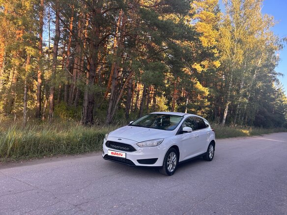 2015 Ford Focus III Рестайлинг, белый, 1100000 рублей - вид 3