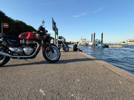 2020 Triumph Thruxton, красный, 1100000 рублей, вид 1