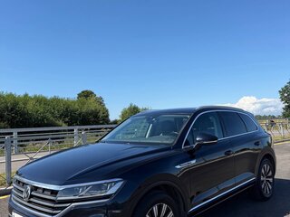 2018 Volkswagen Touareg III, чёрный, 3200000 рублей, вид 1