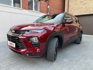2022 Chevrolet TrailBlazer III, красный, 1680000 рублей, вид 2
