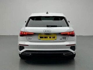 2024 Audi A3 Sportback 35 TFSI IV (8Y), белый, 2150000 рублей, вид 3