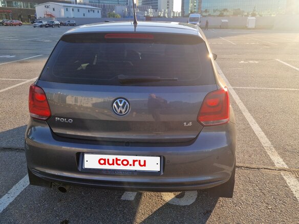 2010 Volkswagen Polo V, серый, 630000 рублей - вид 9