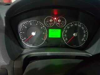 2007 Ford Fiesta Mk5, красный, 359000 рублей, вид 3