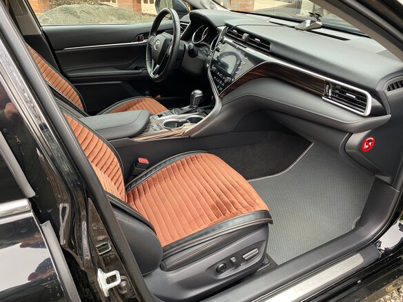 2018 Toyota Camry VIII (XV70), чёрный, 3250000 рублей - вид 3