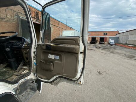 1995 Isuzu Forward (F-Series), белый, 1100000 рублей, вид 5