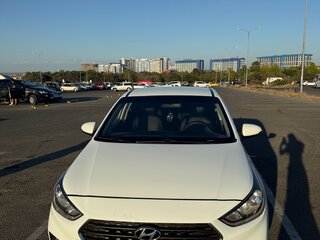 2018 Hyundai Solaris II, белый, 733000 рублей, вид 1