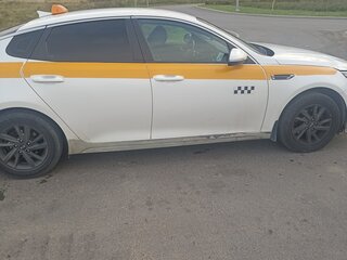 2019 Kia Optima IV Рестайлинг, белый, 1350000 рублей, вид 3