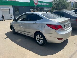 2013 Hyundai Solaris I, серебристый, 670000 рублей, вид 5