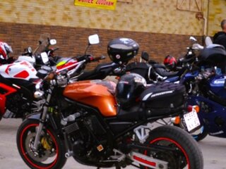 Yamaha FZ400