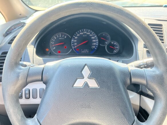 2006 Mitsubishi Grandis I, серебристый, 580000 рублей - вид 20