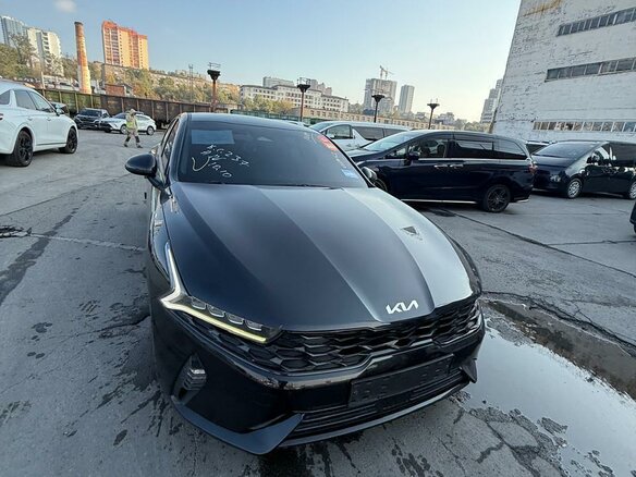 2021 Kia K5 III, чёрный, 2450000 рублей - вид 1