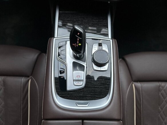 2020 BMW 7 серии 730d xDrive VI (G11/G12) Рестайлинг, чёрный, 8500000 рублей - вид 24