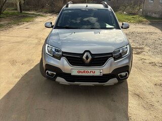 2020 Renault Sandero Stepway II Рестайлинг, серебристый, 1300000 рублей, вид 1