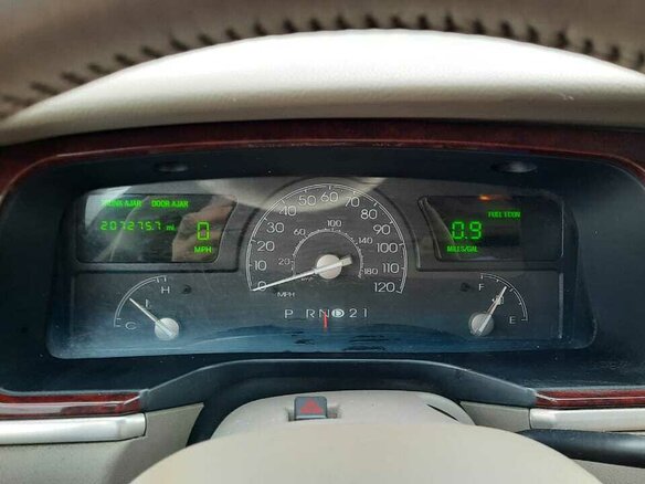 2003 Lincoln Town Car III Рестайлинг, белый, 500000 рублей - вид 7
