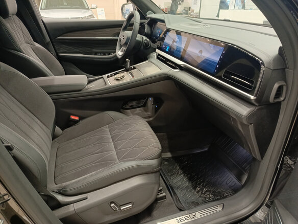 2026 Geely Monjaro I, серебристый - вид 4