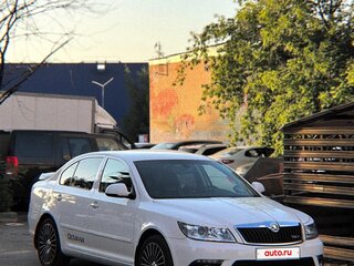 2011 Skoda Octavia DSG7 II (A5) Рестайлинг, белый, 1300000 рублей, вид 1