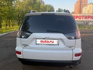 2011 Mitsubishi Outlander II Рестайлинг, белый, 1000050 рублей, вид 3