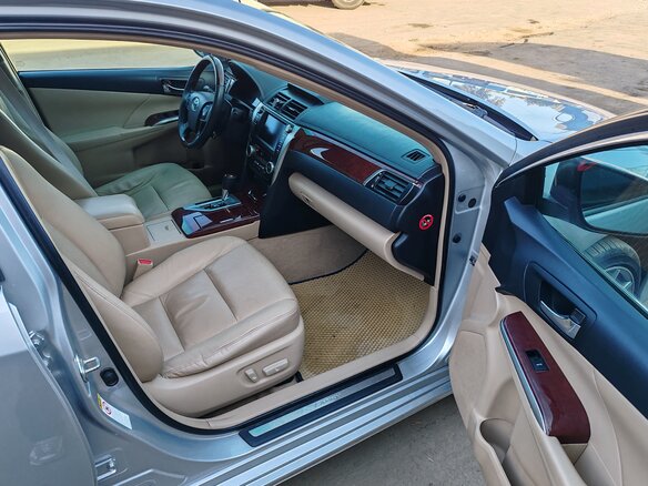 2012 Toyota Camry VII (XV50), серебристый, 1650000 рублей - вид 5
