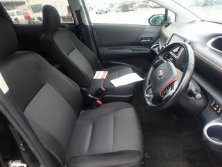 2021 Toyota Sienta II Рестайлинг, чёрный, 1710000 рублей, вид 3