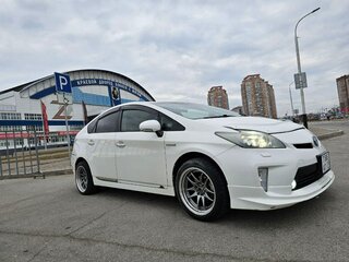 2010 Toyota Prius III (XW30), белый, 860000 рублей, вид 2