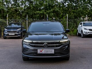 2021 Volkswagen Polo VI, серый, 1665000 рублей, вид 3