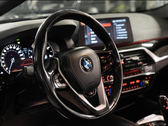 2017 BMW 5 серии 520d VII (G30/G31/G38), чёрный, 2400000 рублей - вид 5