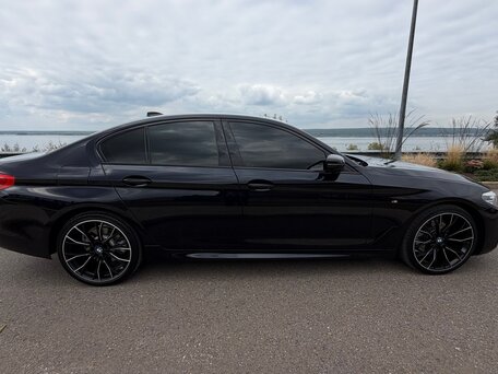 2019 BMW 5 серии 520d xDrive VII (G30/G31/G38), чёрный, 3600000 рублей, вид 5