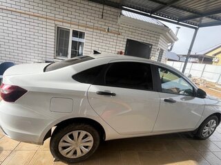 2025 Lada (ВАЗ) Vesta I Рестайлинг (NG), белый, 1400000 рублей, вид 3