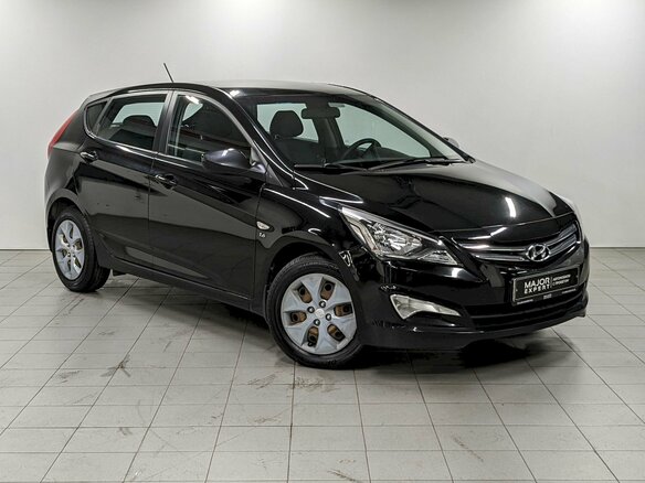 2015 Hyundai Solaris I Рестайлинг, чёрный - вид 2